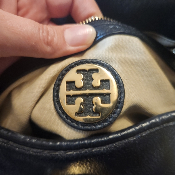 Tory Burch Amanda Purse, Shoulder Bag, Satchel, Black Leather, Classic Hobo EUC - Picture 15 of 16